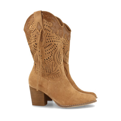 Bota de Tacon con Calados y Flecos