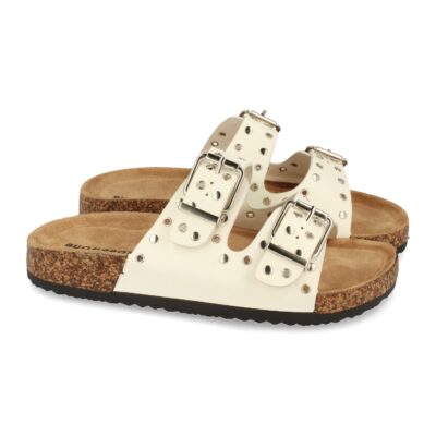 Sandalia con Tachas y Hebillas