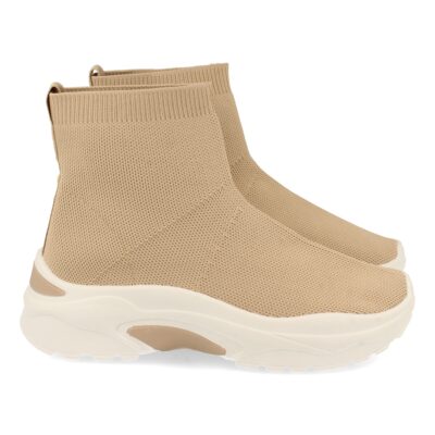 Zapatilla Abotinada con Material Elástico