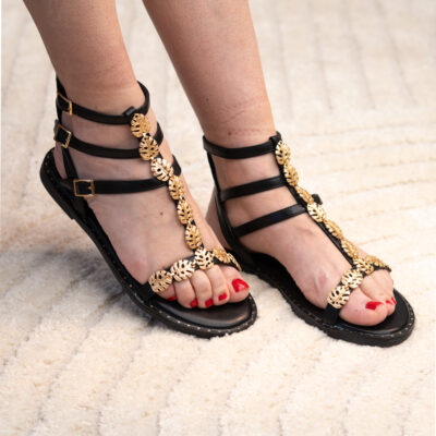 Sandalias planas para mujer, comodas y elegantes, diseño moderno con adornos metalicos en pala y empeine - Imagen 2
