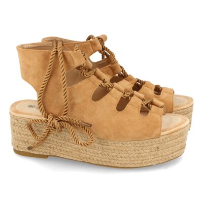 Sandalia de plataforma semicerrada con cordones