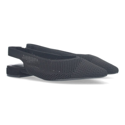 Zapato de salón de mujer elegante plano, destalonado.