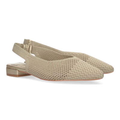 Zapato de salón de mujer elegante plano, destalonado.